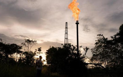 Ecuador busca socio para detener la quema de gas, mientras aumenta la ira en la Amazonía